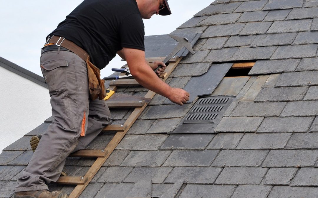 roofer-2967759_1920-1080x675